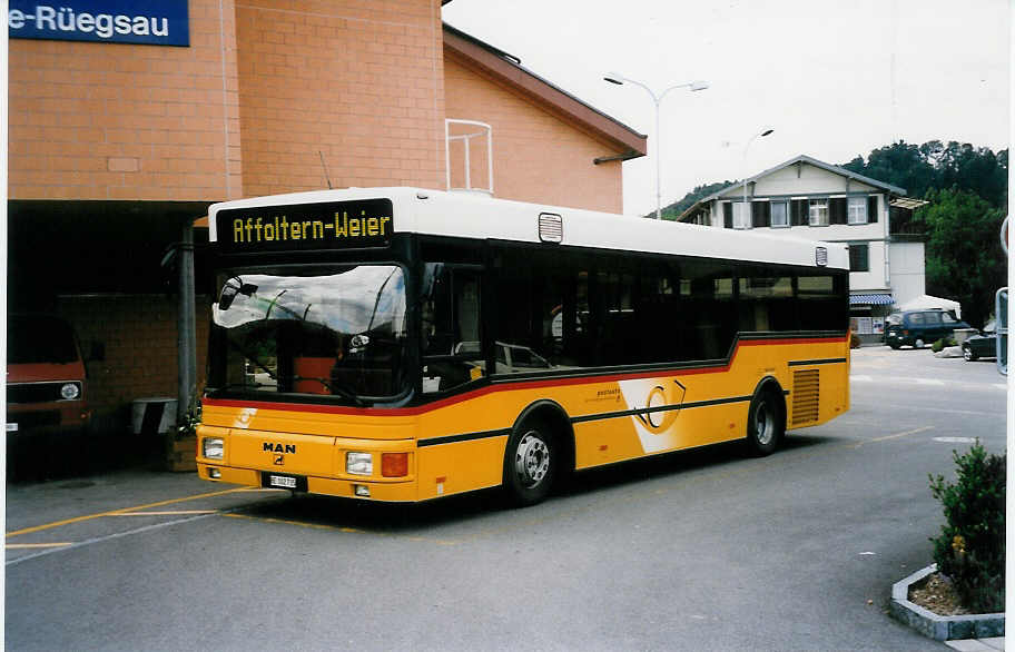 (034'603) - Trachsel, Hasle-Regsau - BE 102'735 - MAN/Lauber am 14. Juli 1999 beim Bahnhof Hasle-Regsau