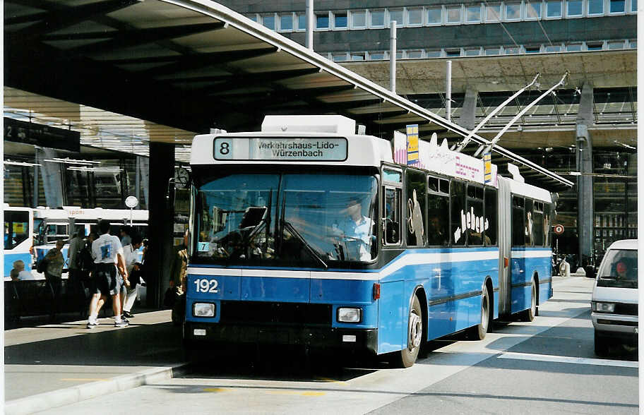 (034'903) - VBL Luzern - Nr. 192 - NAW/Hess Gelenktrolleybus am 26. Juli 1999 beim Bahnhof Luzern