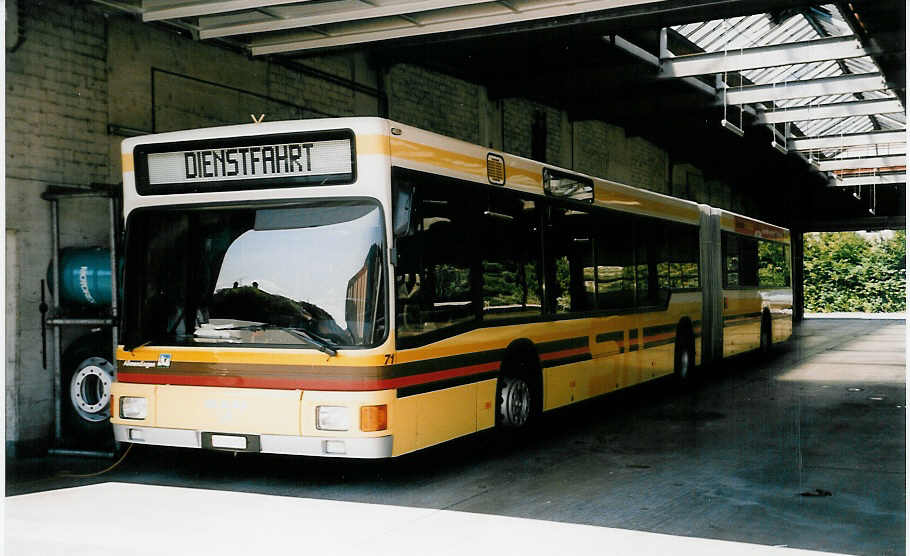 (035'601) - STI Thun - Nr. 71/BE 385'871 - MAN am 24. August 1999 in Thun, Garage