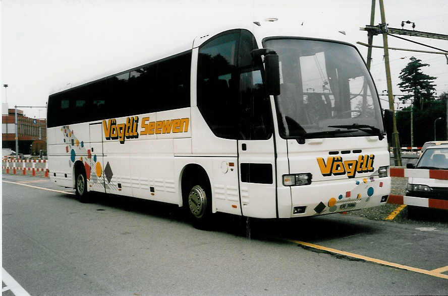 (036'033) - Vgtli, Seewen - SO 35'886 - Iveco am 29. August 1999 beim Bahnhof Thun