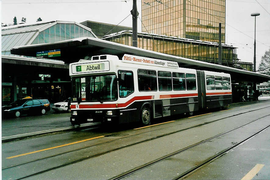 (038'621) - VBSG St. Gallen - Nr. 234/SG 198'234 - NAW/Hess am 1. Januar 2000 beim Bahnhof St. Gallen