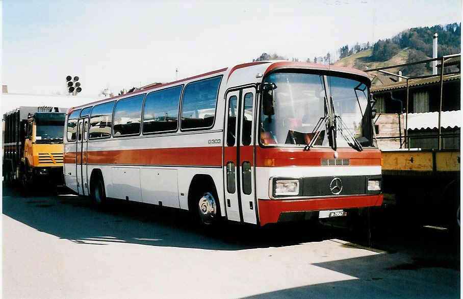 (039'427) - Schweizer Armee - M+79'567 - Mercedes am 3. Mrz 2000 in Thun, Garage STI