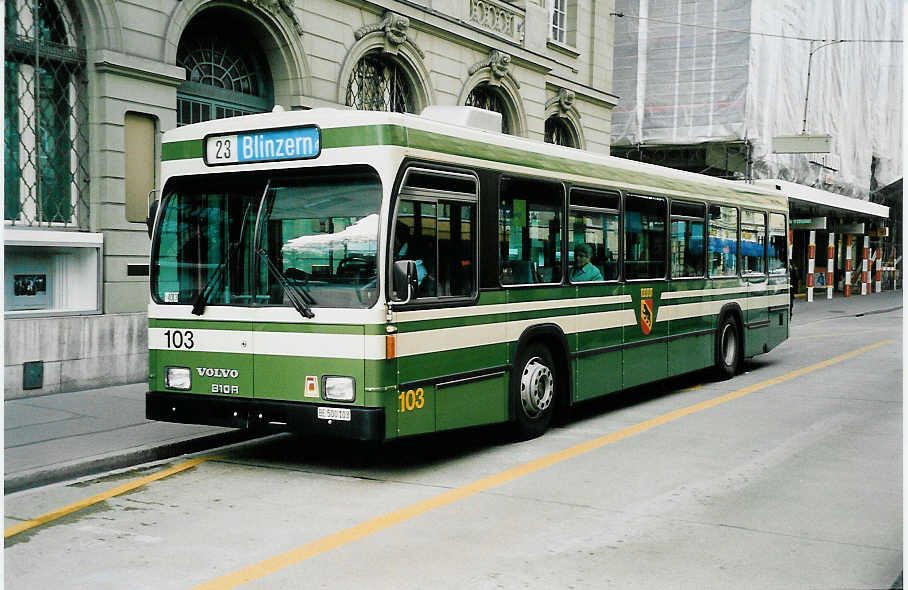 (039'726) - SVB Bern - Nr. 103/BE 500'103 - Volvo/R&J am 14. Mrz 2000 beim Bahnhof Bern