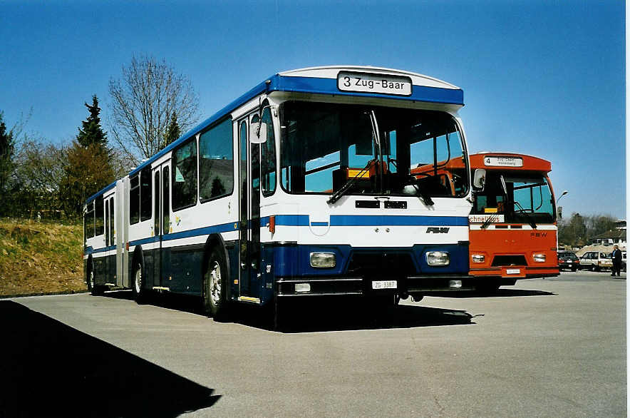 (040'105) - ZVB Zug - Nr. 37/ZG 3387 - FBW/Hess am 8. April 2000 in Zug, Garage