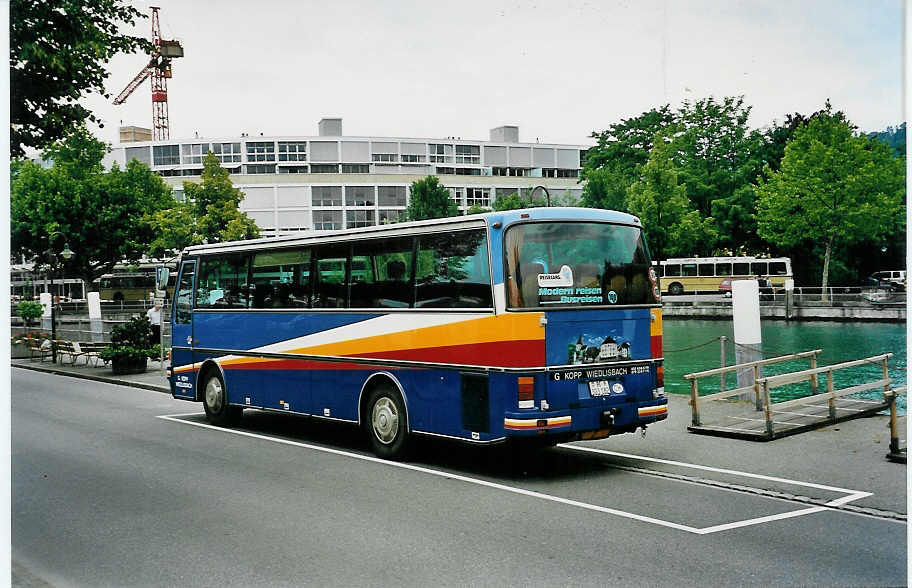 (040'905) - Kopp, Wiedlisbach - BE 303'182 - Setra am 11. Juni 2000 bei der Schifflndte Thun