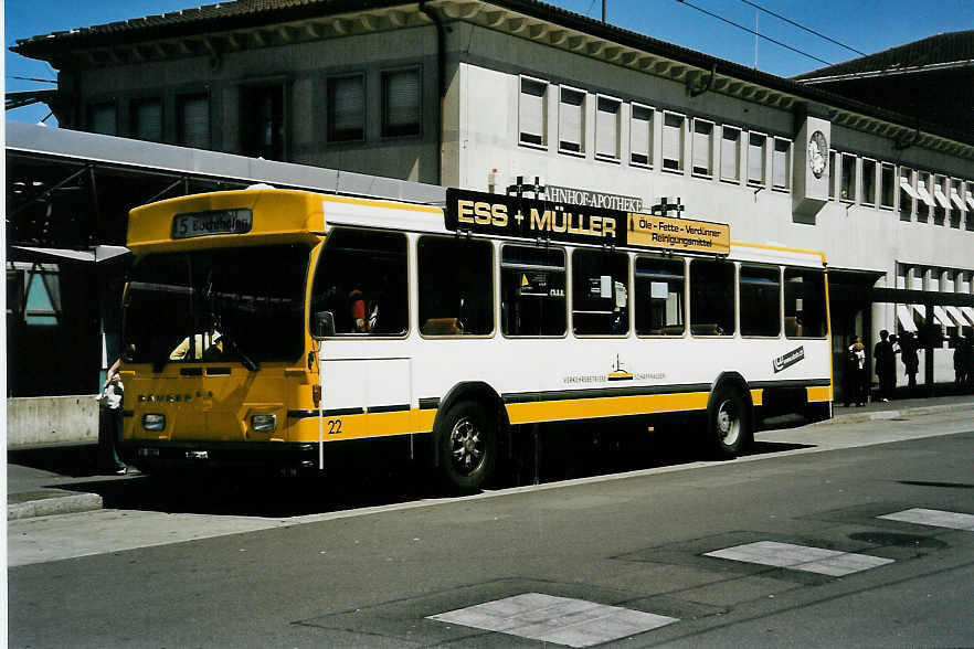 (041'325) - VBSH Schaffhausen - Nr. 22/SH 38'022 - Saurer/Hess am 19. Juni 2000 beim Bahnhof Schaffhausen