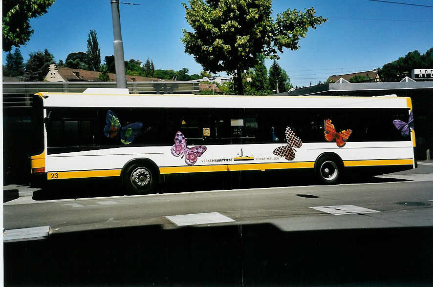 (041'337) - VBSH Schaffhausen - Nr. 23/SH 38'023 - Volvo/Hess am 19. Juni 2000 beim Bahnhof Schaffhausen