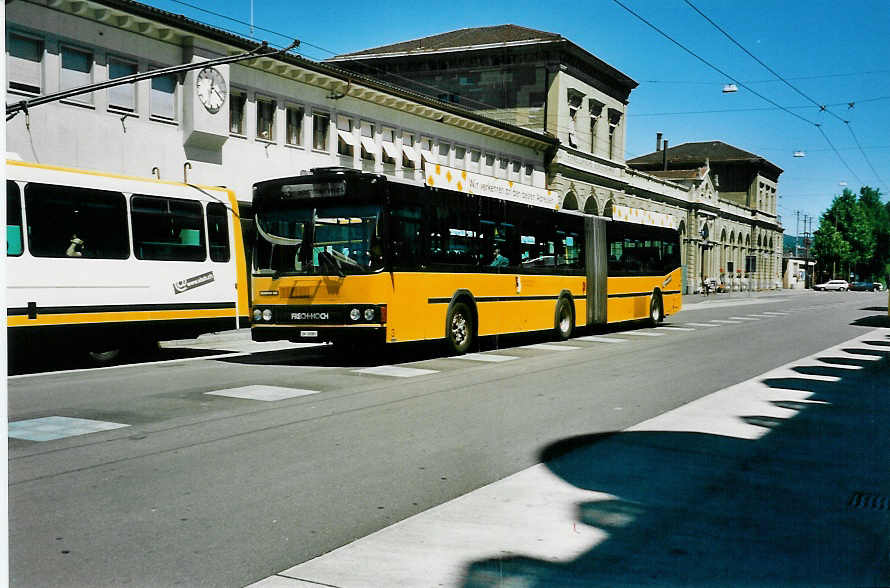 (041'409) - VBSH Schaffhausen - Nr. 3/SH 38'003 - Scania/FHS am 19. Juni 2000 beim Bahnhof Schaffhausen