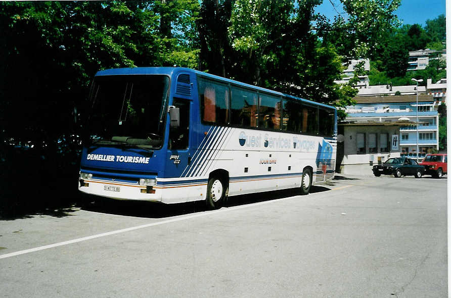 (041'413) - Aus Frankreich: Demellier, Vaux en Couh - 5147 TE 86 - Renault am 19. Juni 2000 in Schaffhausen, Bushof