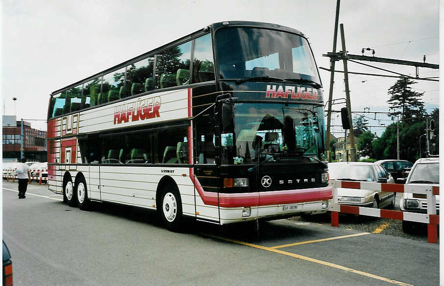 (041'620) - Hfliger, Sursee - LU 15'578 - Setra am 29. Juni 2000 in Thun, CarTerminal