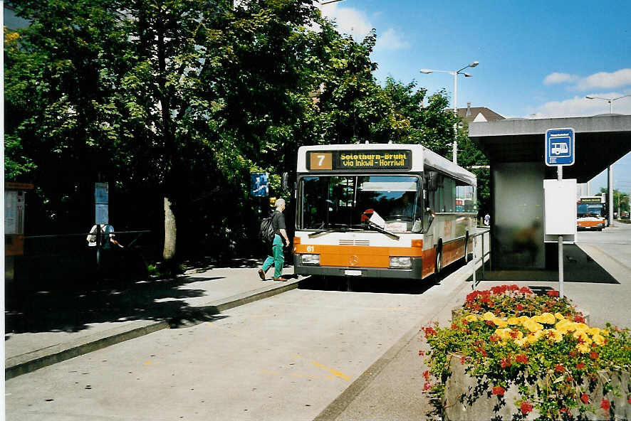 (042'220) - BSU Solothurn - Nr. 61/SO 21'972 - Mercedes am 20. Juli 2000 beim Hauptbahnhof Solothurn