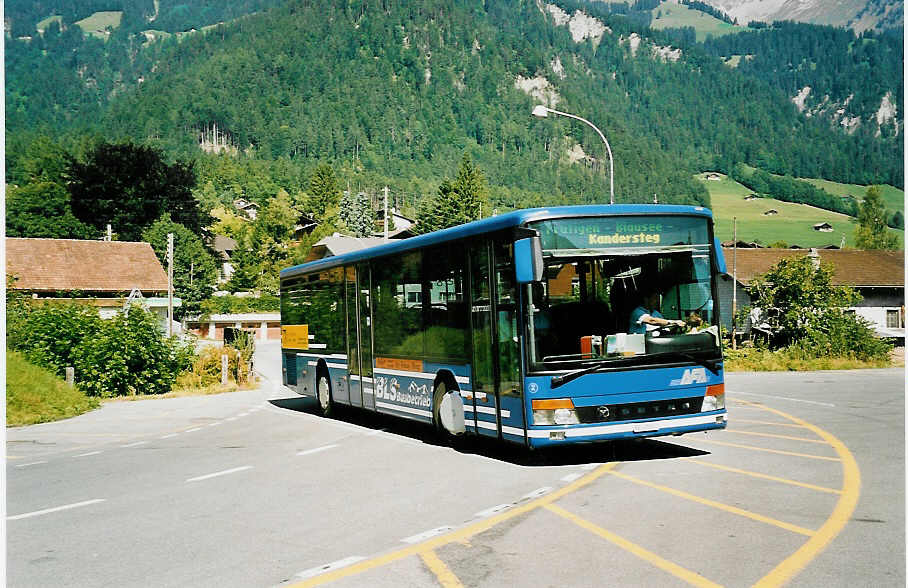 (042'632) - AFA Adelboden - Nr. 2/BE 25'802 - Setra am 20. August 2000 beim Bahnhof Frutigen