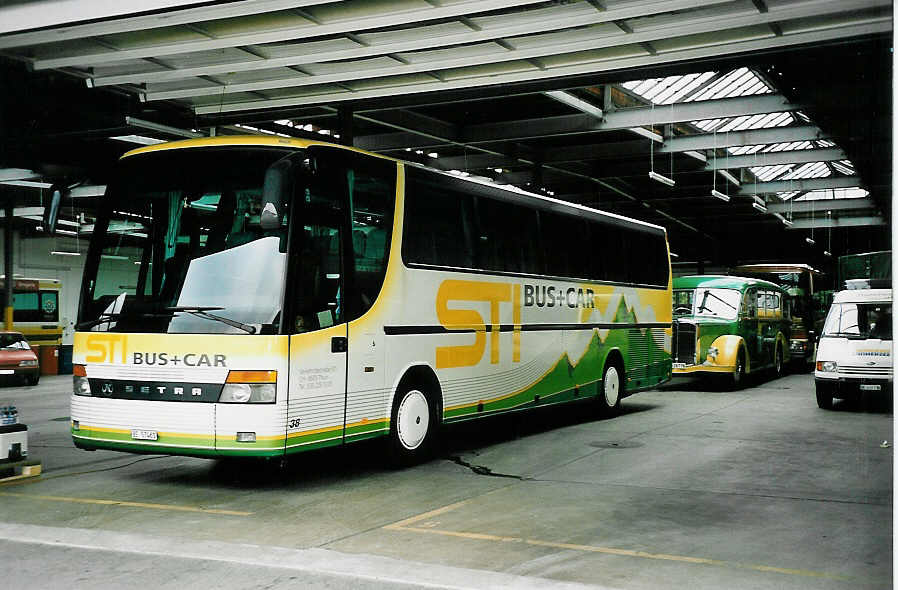 (043'408) - STI Thun - Nr. 38/BE 57'461 - Setra (ex AvH Heimenschwand Nr. 8) am 3. Oktober 2000 in Thun, Garage