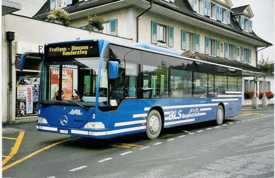 (043'506) - AFA Adelboden - Nr. 2/BE 25'802 - Mercedes am 15. Oktober 2000 beim Bahnhof Frutigen