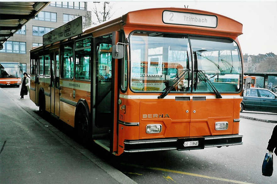 (044'202) - SOO Olten - Nr. 71/SO 21'948 - Berna/Hess am 27. Dezember 2000 beim Bahnhof Olten