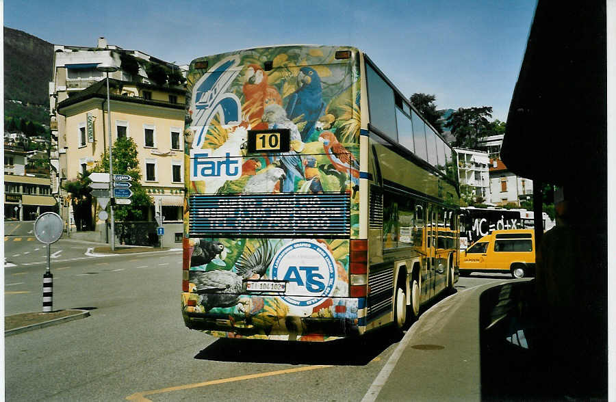 (046'312) - FART Locarno - Nr. 102/TI 104'102 - Neoplan am 24. April 2001 beim Bahnhof Locarno