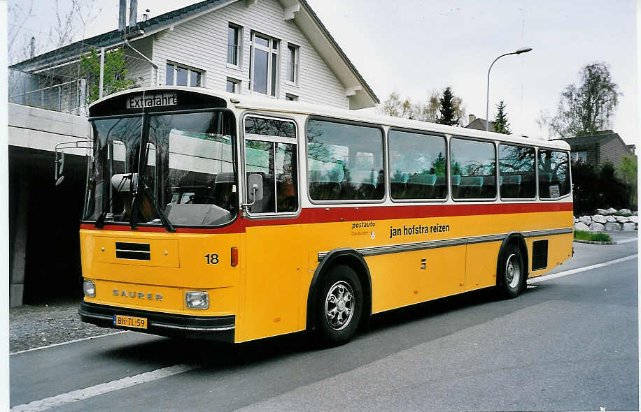 (046'426) - Aus Holland: FRAM Drachten - Nr. 18/BH-TL-59 - Saurer/R&J (ex P 24'364) am 1. Mai 2001 in Mnsingen, Brenmatte