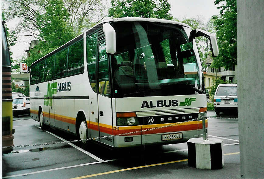 (046'618) - Aus Oesterreich: Dr. Richard - Nr. L5046/S 658 CZ - Setra am 17. Mai 2001 in Thun, Grabengut