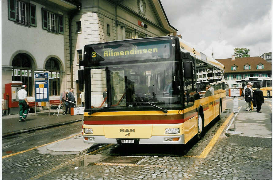 (047'210) - STI Thun - Nr. 83/BE 543'383 - MAN am 11. Juni 2001 beim Bahnhof Thun