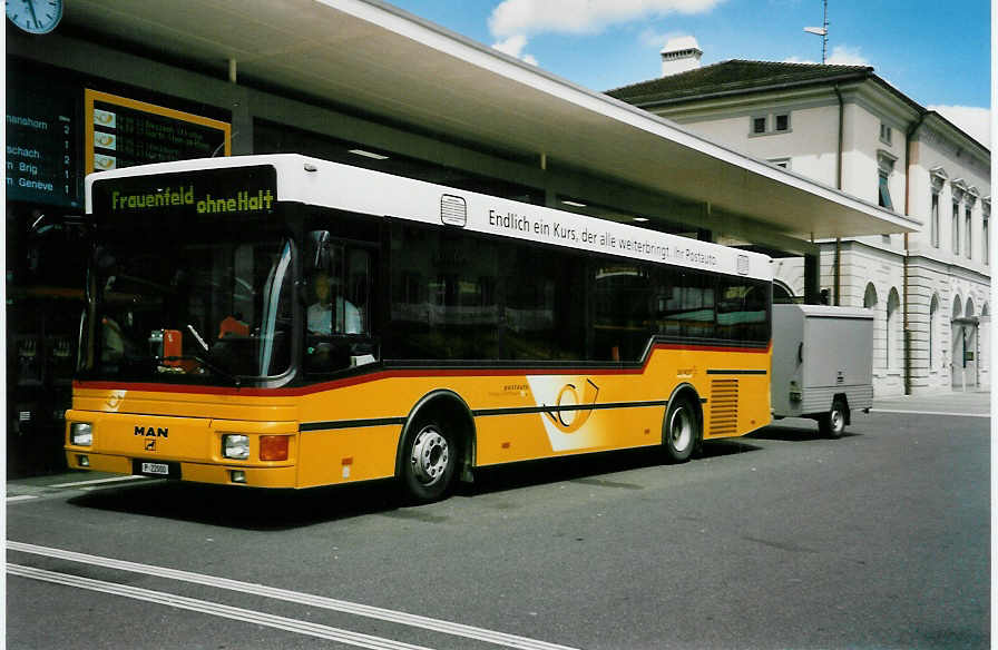 (048'227) - PTT-Regie - P 22'000 - MAN/Lauber am 17. Juli 2001 beim Bahnhof Frauenfeld