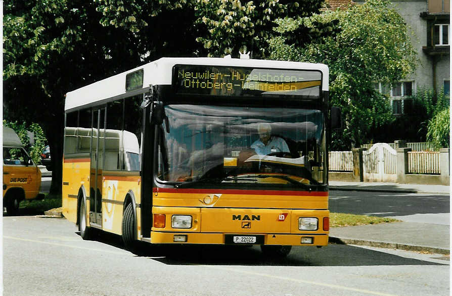 (048'308) - PTT-Regie - P 22'022 - MAN/Lauber (ex Halter, Wil Nr. 16) am 17. Juli 2001 beim Bahnhof Weinfelden