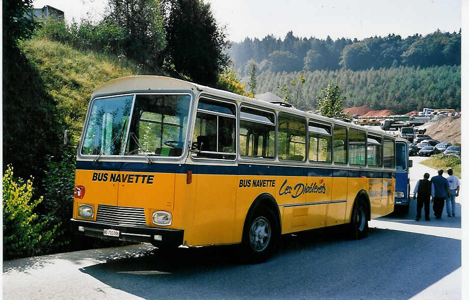 (049'336) - von Arx, Cergnat - VD 700'086 - Saurer/Tscher (ex Busset, Vers-l'Eglise; ex Perrodin-Mtral, Le Chble; ex P 24'619) am 25. August 2001 in Niederbipp, Saurertreffen