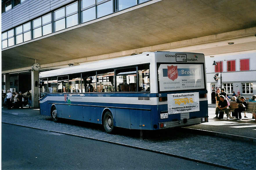 (050'022) - VZO Grningen - Nr. 21/ZH 167'321 - Mercedes am 6. Oktober 2001 beim Bahnhof Uster