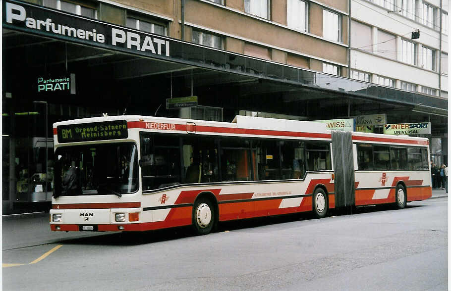 (050'507) - ABM Meinisberg - Nr. 4/BE 61'024 - MAN (ex Nr. 6) am 19. Oktober 2001 beim Bahnhof Biel