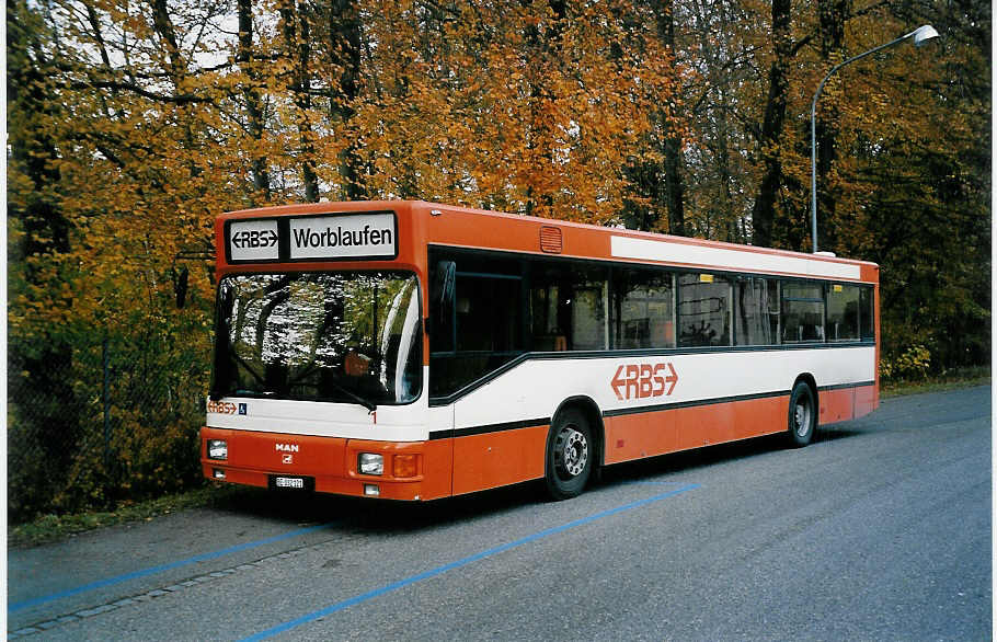 (050'629) - RBS Worblaufen - Nr. 1/BE 332'121 - MAN am 18. November 2001 in Worblaufen, Garage