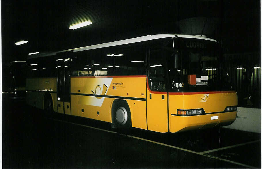 (051'217) - PTT-Regie - P 25'127 - Neoplan am 1. Januar 2002 in Lugano, Postautostation