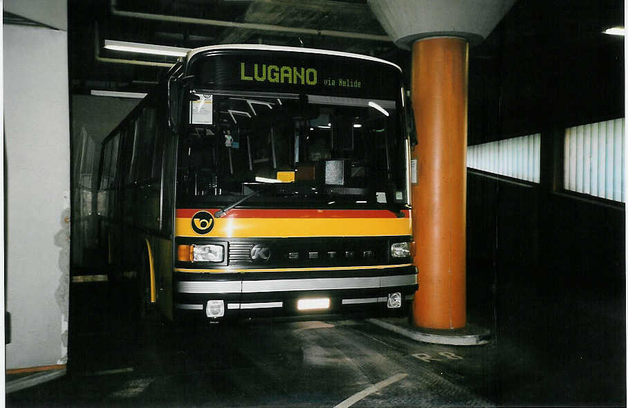 (051'219) - PTT-Regie - P 25'100 - Setra am 1. Januar 2002 in Lugano, Postautostation