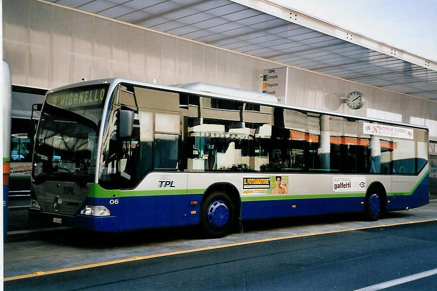 (051'233) - TPL Lugano - Nr. 6/TI 207'006 - Mercedes am 1. Januar 2002 in Lugano, Centro