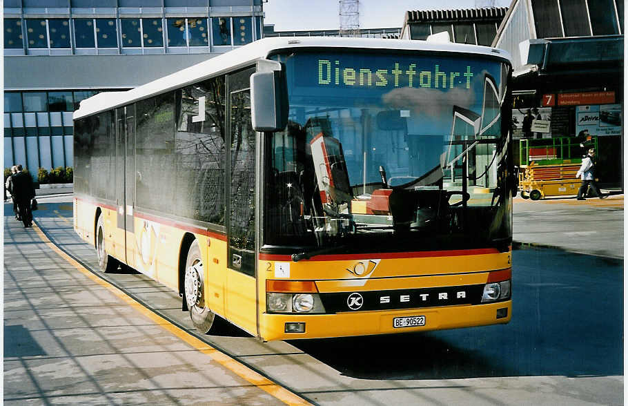 (051'803) - Steiner, Ortschwaben - Nr. 2/BE 90'522 - Setra am 4. Februar 2002 in Bern, Postautostation