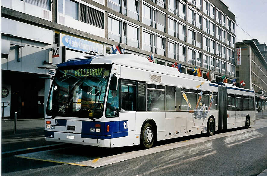 (052'223) - TL Lausanne - Nr. 544/VD 1466 - Van Hool am 17. Mrz 2002 beim Bahnhof Lausanne