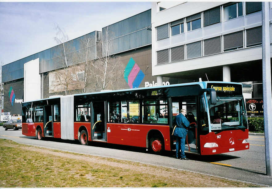 (052'302) - VB Biel - Nr. 147/BE 572'147 - Mercedes am 17. Mrz 2002 in Genve, Palexpo (Einsatz TPG)