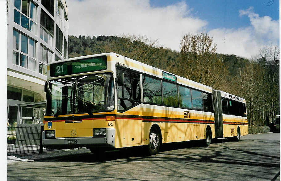 (052'614) - STI Thun - Nr. 65/BE 435'065 - Mercedes am 24. Mrz 2002 bei der Schifflndte Thun