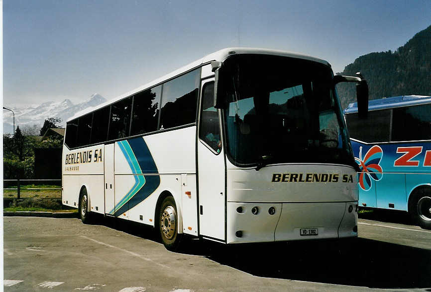 (052'624) - Berlendis, Lausanne - VD 1382 - Bova am 29. Mrz 2002 beim Bahnhof Interlaken West