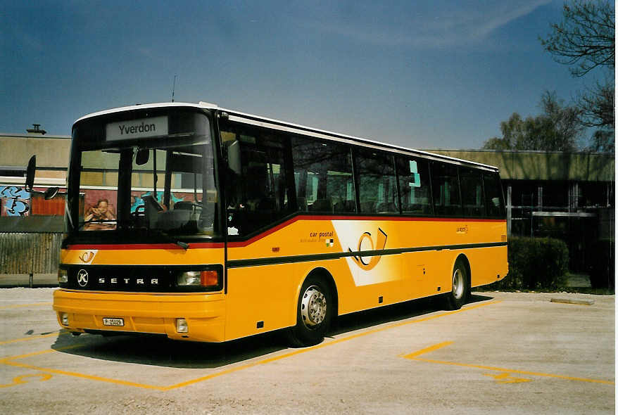 (052'732) - PTT-Regie - P 25'029 - Setra am 6. April 2002 in Yverdon, Garage