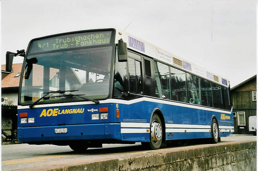 (052'819) - AOE Langnau - Nr. 6/BE 452'862 - Van Hool am 7. April 2002 beim Bahnhof Langnau