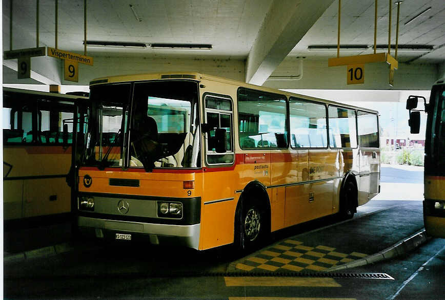 (053'026) - Zimmermann, Visperterminen - Nr. 9/VS 123'123 - Mercedes/R&J am 18. April 2002 in Visp, Postautostation