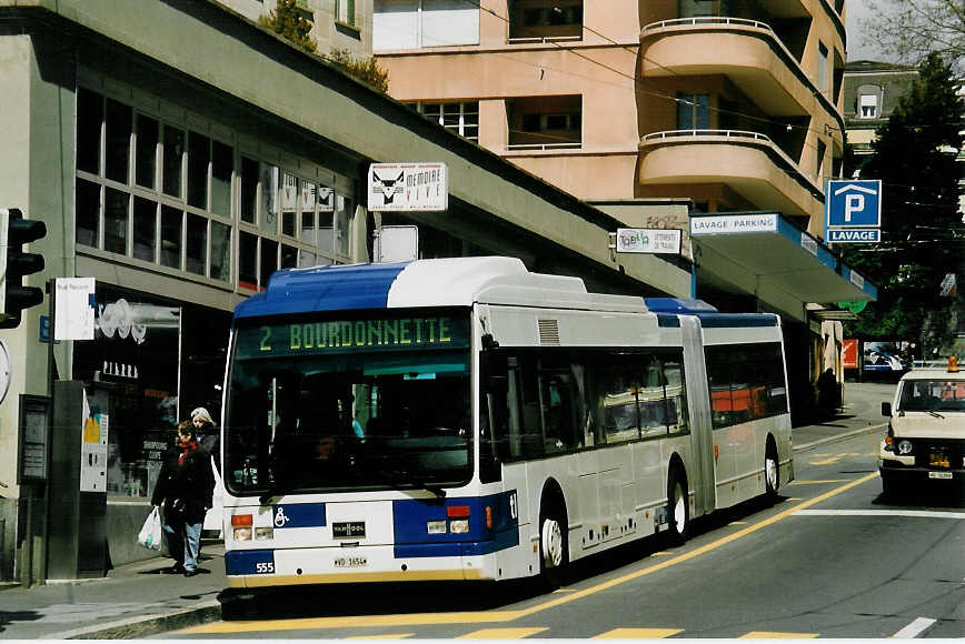 (053'117) - TL Lausanne - Nr. 555/VD 1654 - Van Hool am 19. April 2002 in Lausanne, Rue Neuve