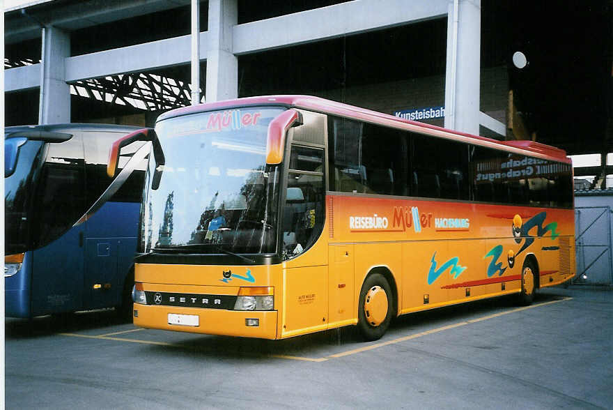 (053'535) - Aus Deutschland: Mller, Hachenburg - WW-DM 197 - Setra am 31. Mai 2002 in Thun, Grabengut