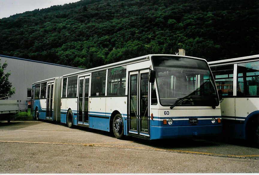 (054'430) - VMCV Clarens - Nr. 60 - Van Hool am 15. Juli 2002 in Biel, Rattinbus