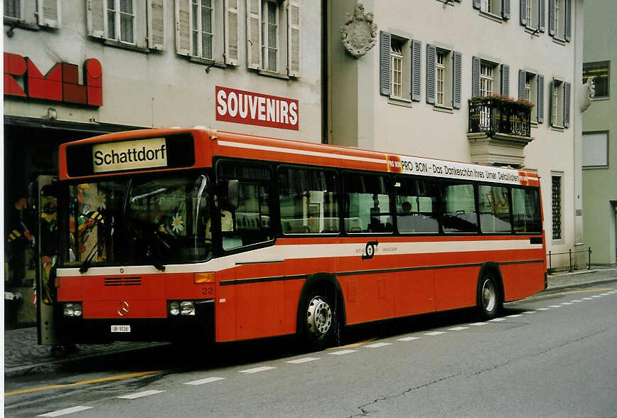 (054'525) - AAGU Altdorf - Nr. 22/UR 9136 - Mercedes/R&J am 22. Juli 2002 in Altdorf, Telldenkmal