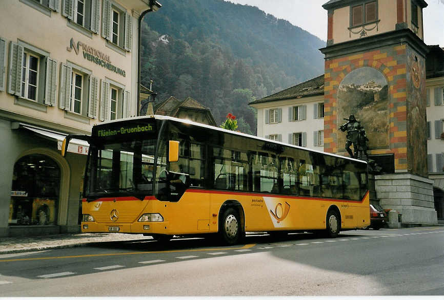 (054'526) - Mattli, Wassen - UR 9261 - Mercedes am 22. Juli 2002 in Altdorf, Telldenkmal