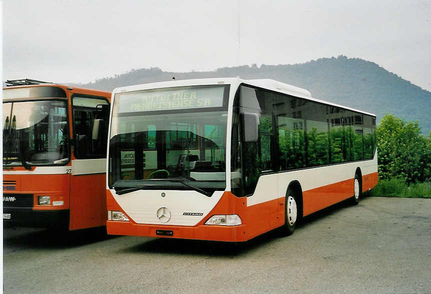 (054'730) - AMSA Chiasso - Nr. 29 - Mercedes am 23. Juli 2002 in Balerna, Garage