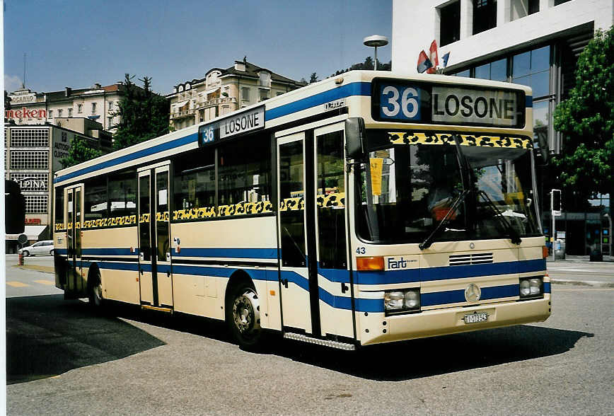 (054'818) - FART Locarno - Nr. 43/TI 173'543 - Mercedes am 23. Juli 2002 beim Bahnhof Locarno