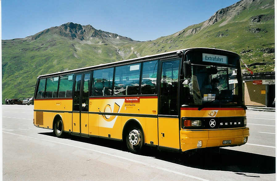 (054'825) - PTT-Regie - P 25'052 - Setra am 23. Juli 2002 auf dem Simplonpass