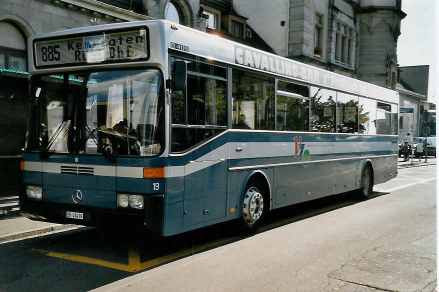 (055'117) - VZO Grningen - Nr. 19/ZH 41'419 - Mercedes am 27. Juli 2002 beim Bahnhof Rapperswil