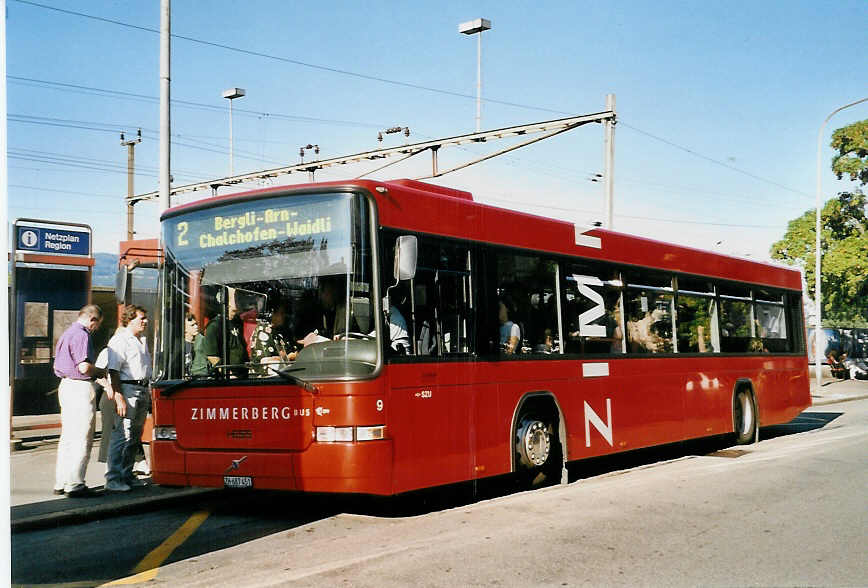 (055'130) - AHW Horgen - Nr. 9/ZH 687'451 - Volvo/Hess am 27. Juli 2002 beim Bahnhof Horgen